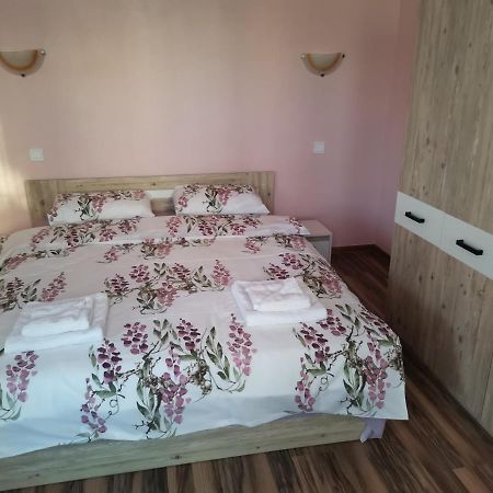 Guest Rooms Mihaylovi Pavel Banya Buitenkant foto
