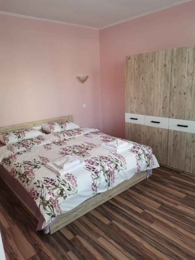 Guest Rooms Mihaylovi Pavel Banya Buitenkant foto